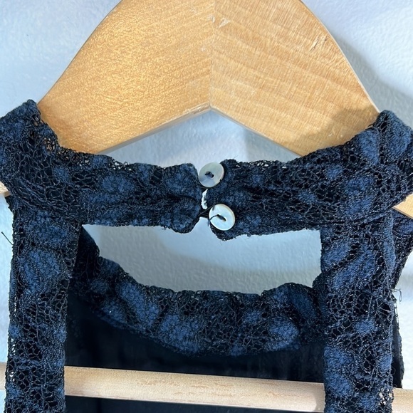 Minkpink Dancing In the Dark Peach Lace Halter Dress Size Small - Picture 5 of 10